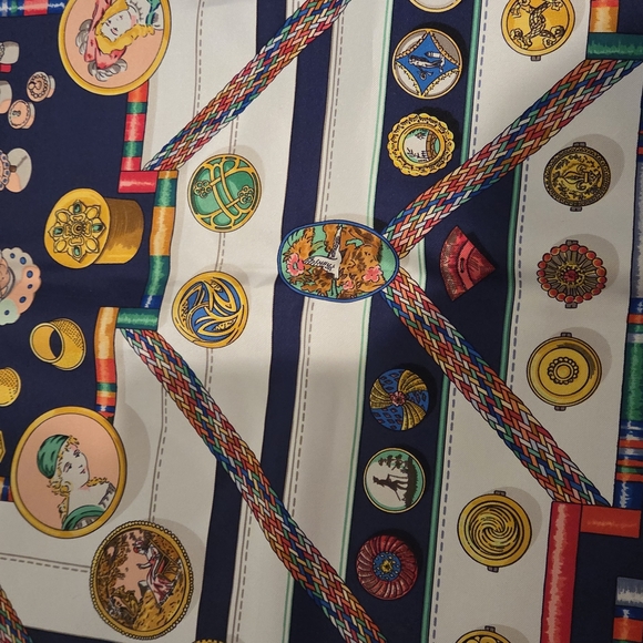 Hermes 
Silk Petite Main Scarf 90 - Picture 2 of 5